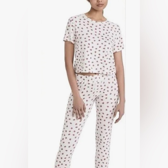Plush-apparel 2 piece Strawberry pattern PJ Set w/ Matchingg Scrunchie- Size XS - Picture 1 of 6